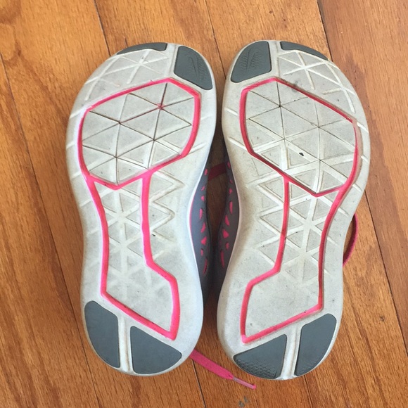 Girl’s Nike sneaker - Picture 3 of 4